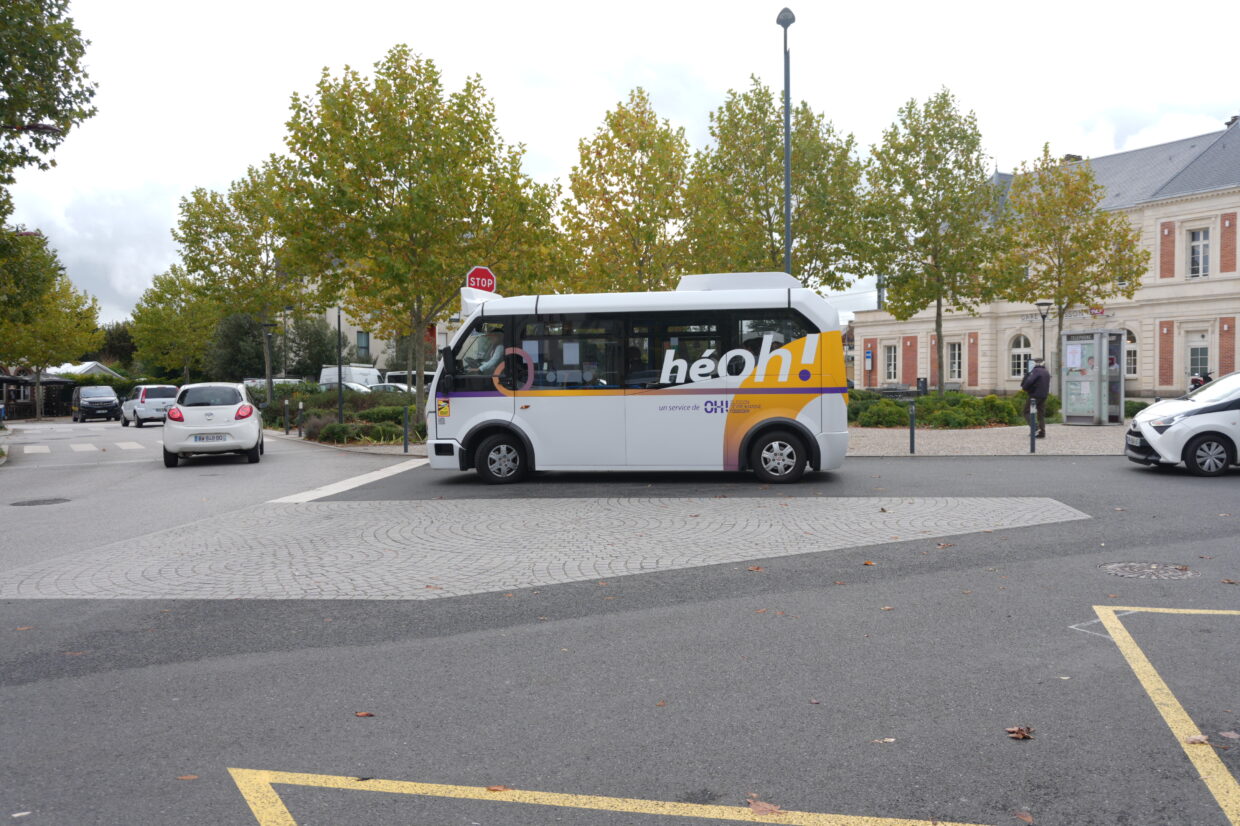 Bus héoh en gare de Clisson