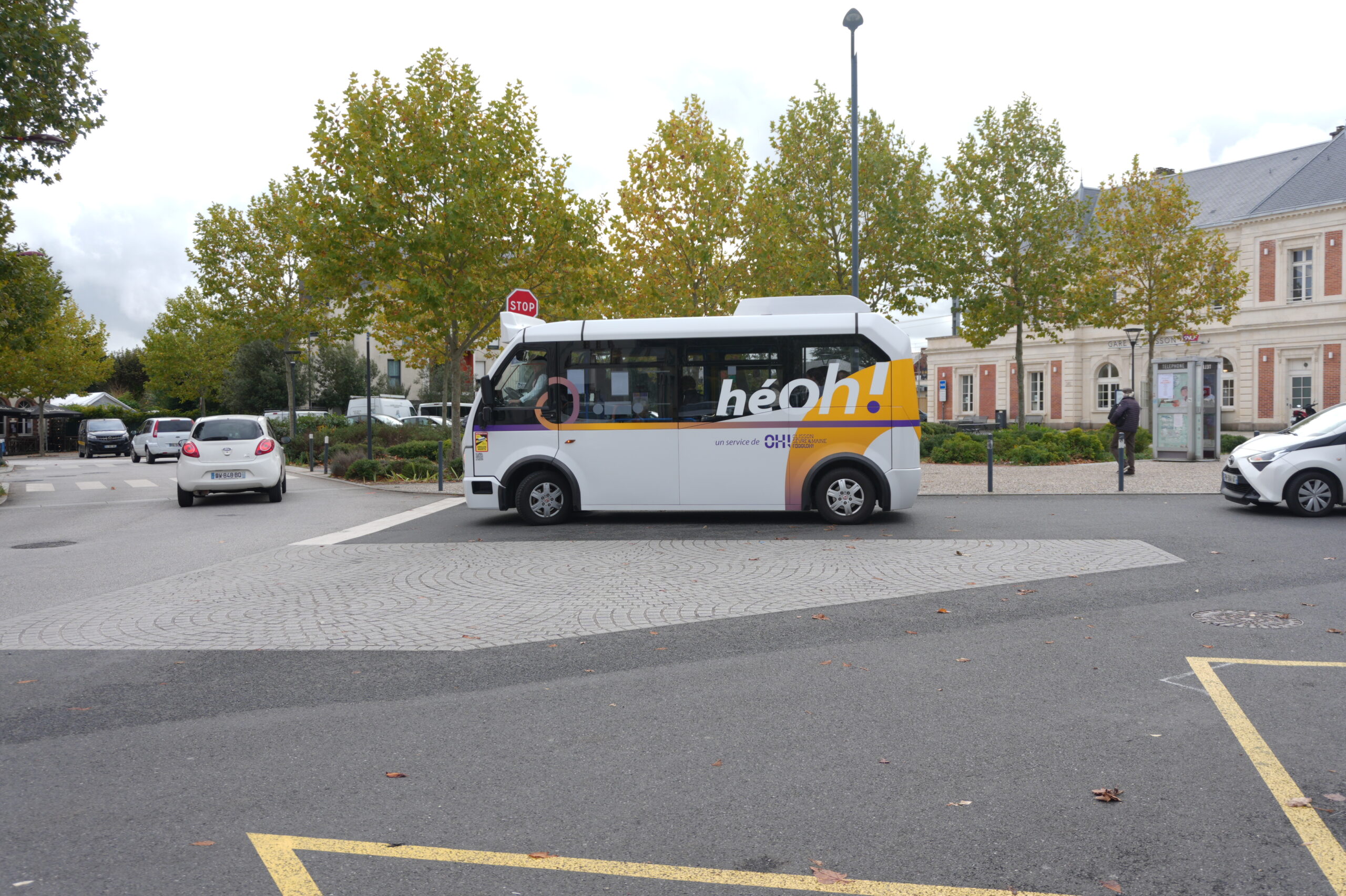 Bus héoh en gare de Clisson